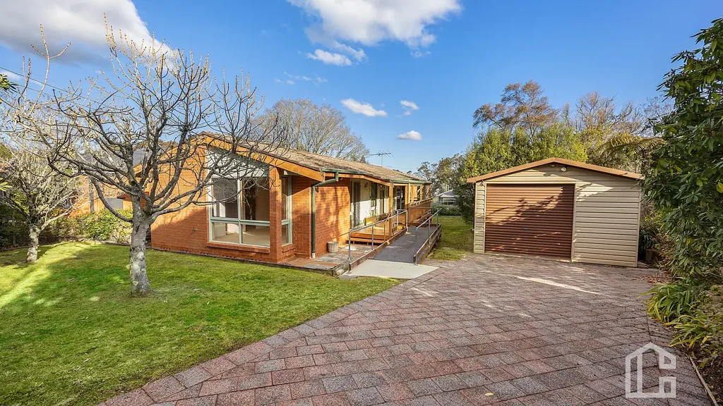 Wentworth Falls 3Moenga Perfect First Home - Great location and plenty of opportunity to make it your own - Open home Saturday 22nd August, 1:00 - 1:20pm.
