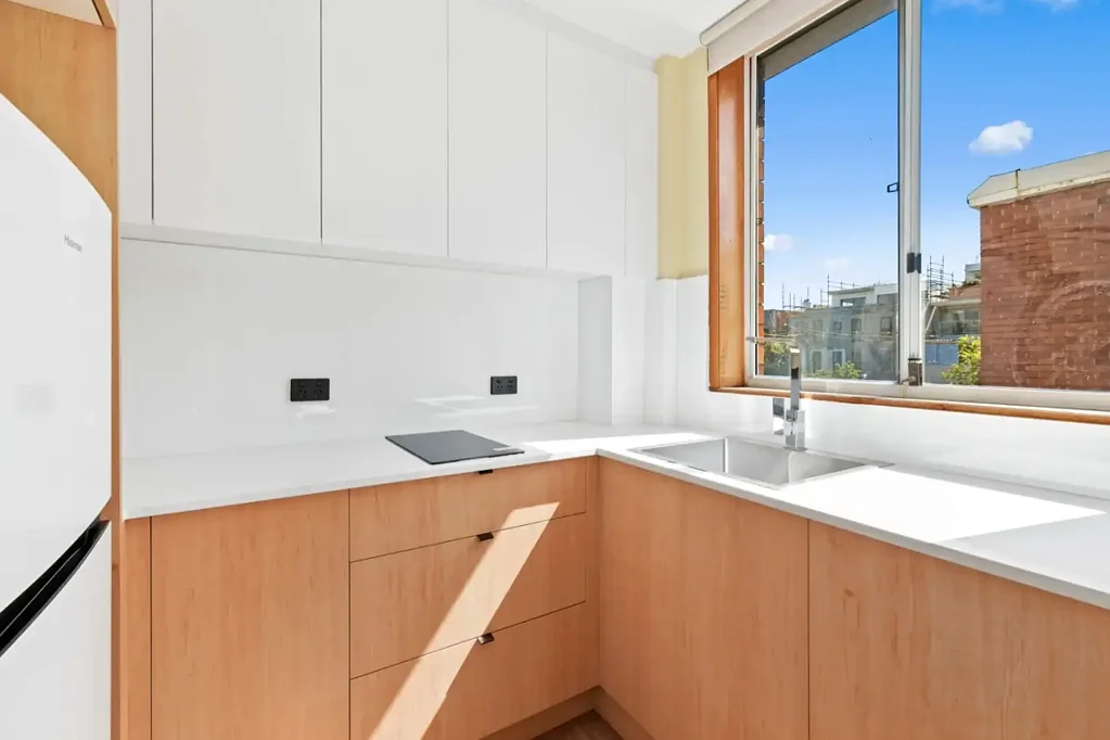 Light-Filled Studio in Prime Forest Lodge Location