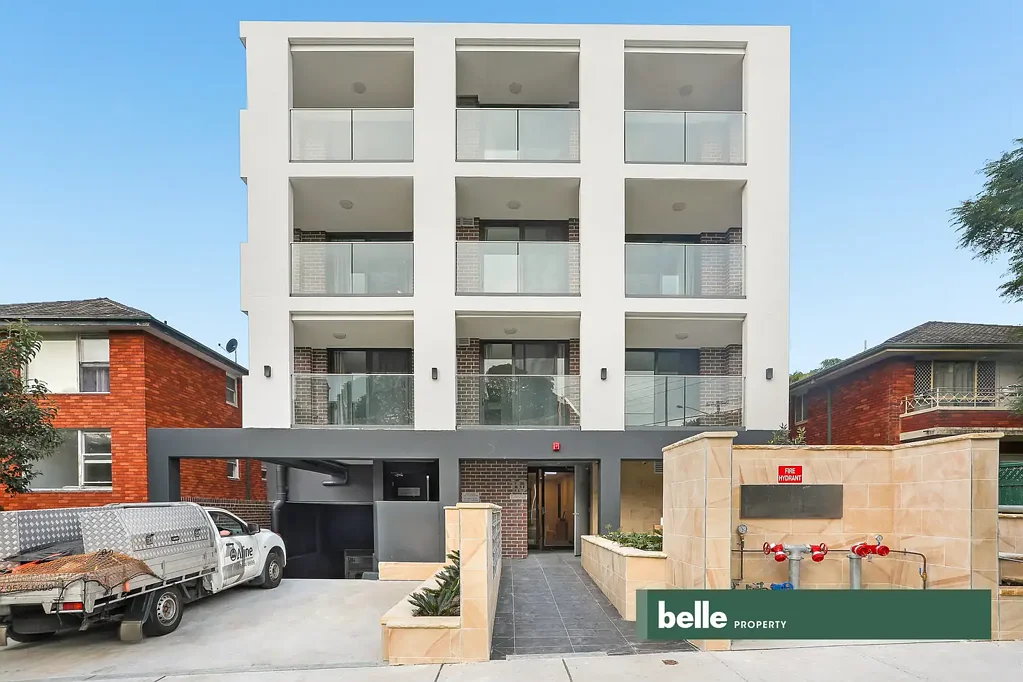 Self contained studio walk to both Strathfield and Homebush