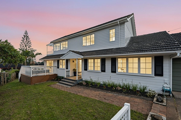 355 East Coast Road, Mairangi Bay, North Shore City