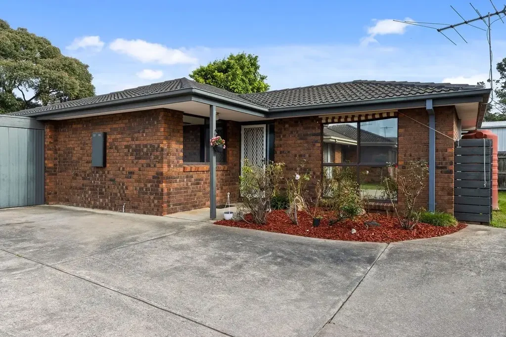 Neat Unit & Quiet Comfort in the Heart of Lang Lang!