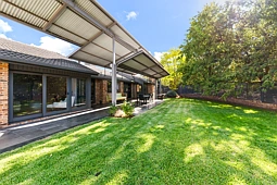 60 Cossington Smith Crescent, Lyneham