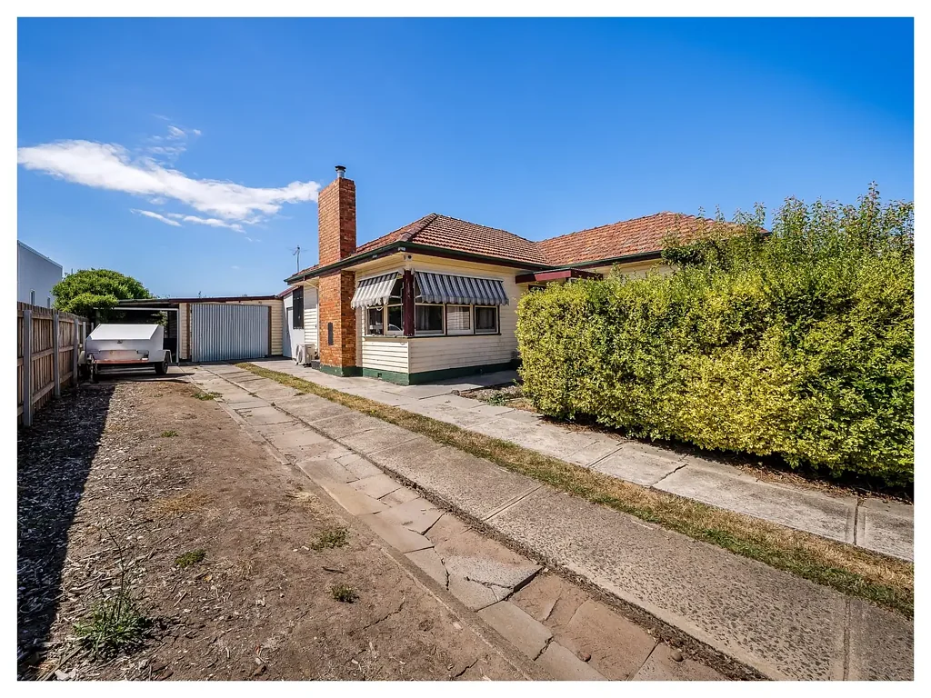 Mayfield 3બેડરૂમ This Space: Fantastic Investment Opportunity on a Generous 858m² Block