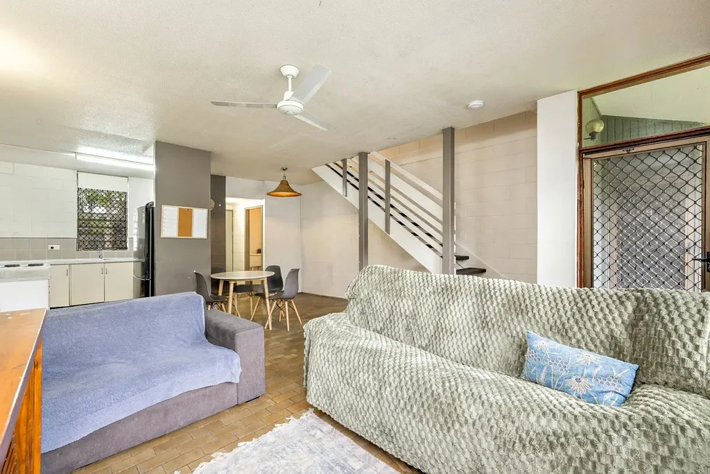 Manoora 2침실 Conveniently Located Two Bedroom Townhouse