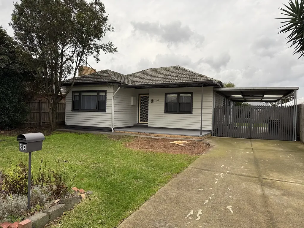 Comfortable Family Home in a Prime Avondale Heights Location