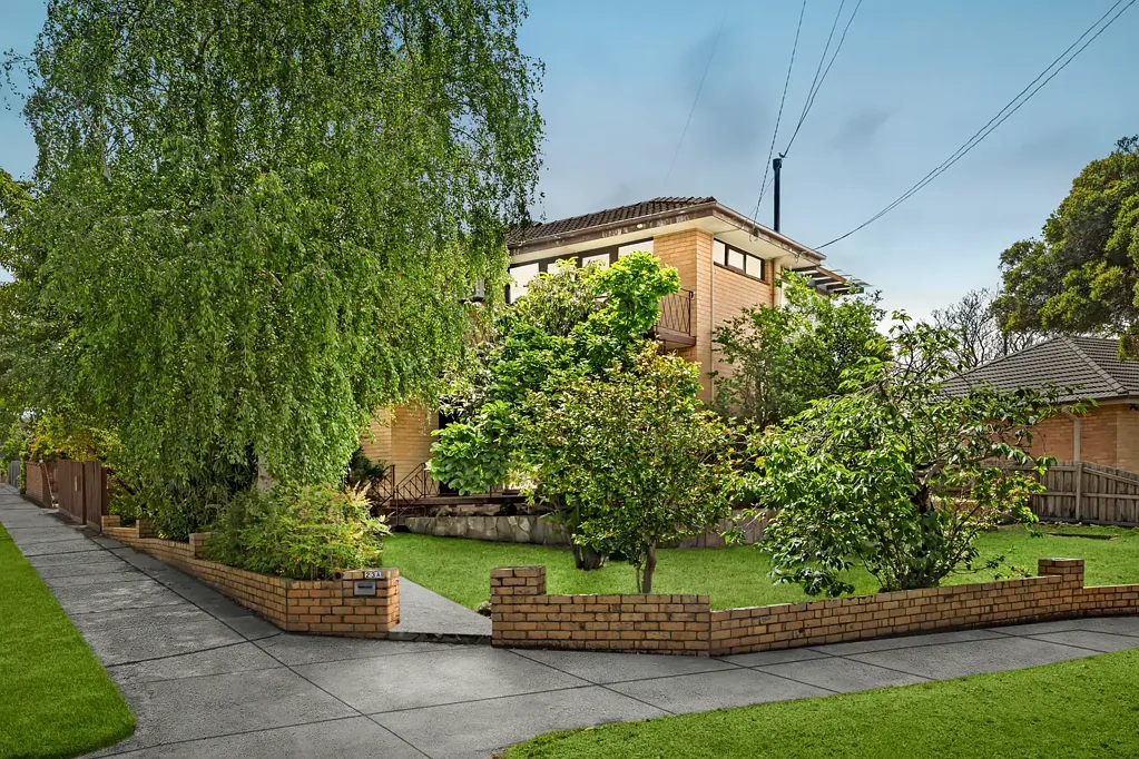 Clayton 6Kwarto Corner Block Advantage with Dual Kitchens - Double the Potential!