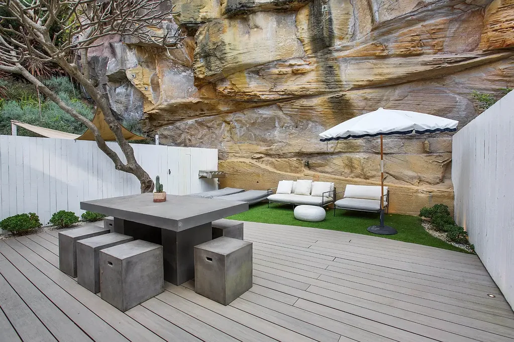 Designer Townhouse with Private Courtyard