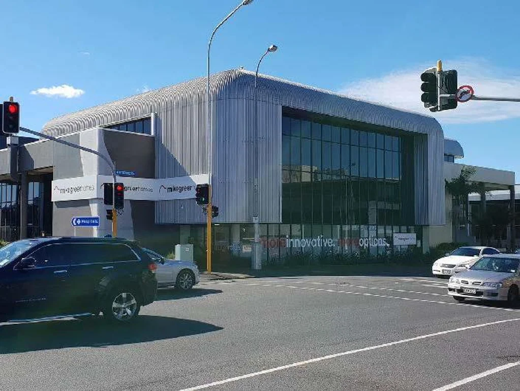 Grafton  High Profile Showroom with Carparking