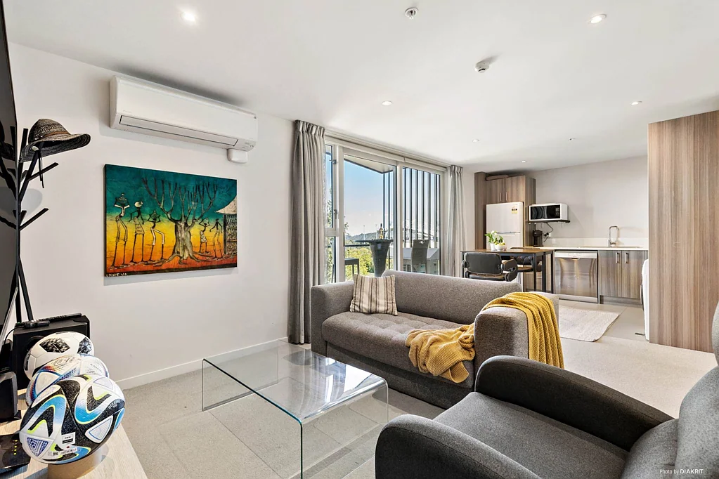 Modern 2brm + Study Apartment in the Heart of ...