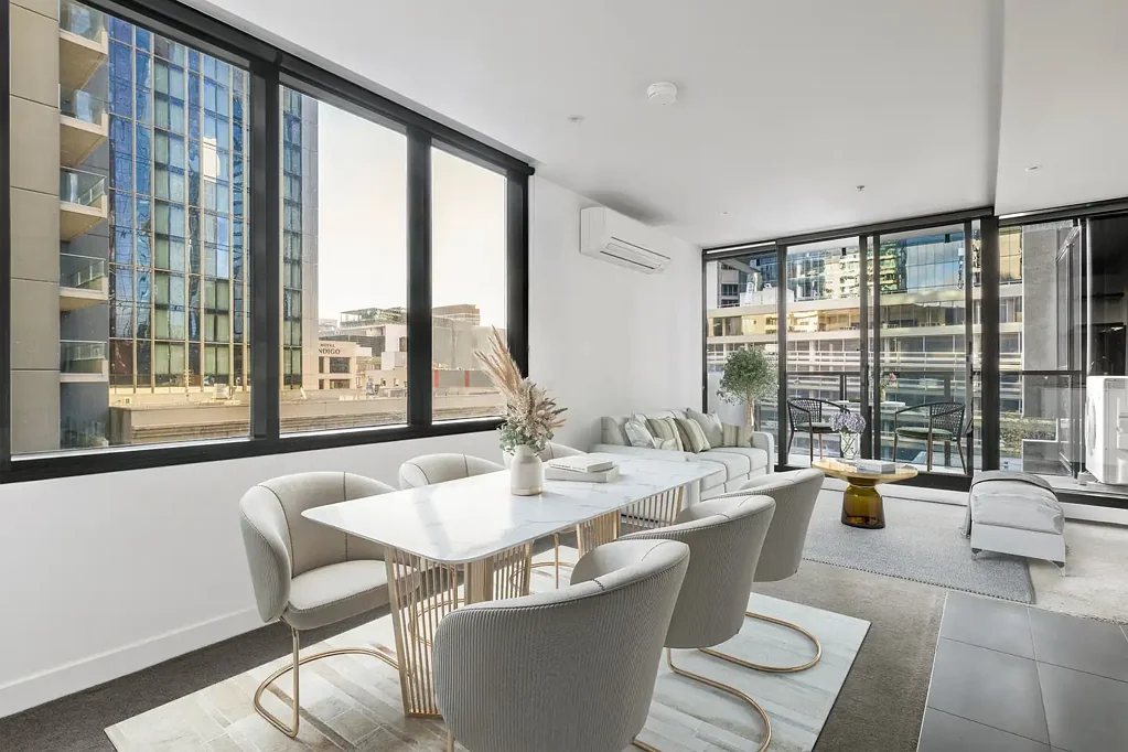 Melbourne 1Moenga Aura on Flinders – An entry level beauty in the city's heart