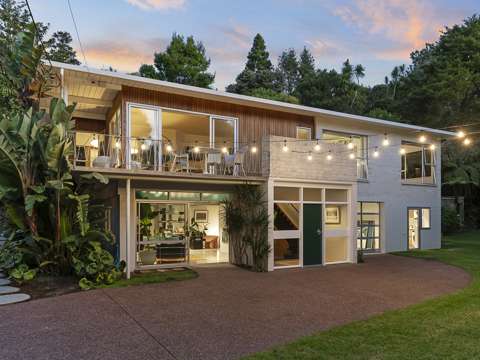 Castor Bay 3房  Double Westlake Oasis - Full Freehold 893m2 Site