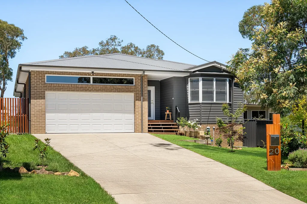 Wentworth Falls 4कमरा Impressive Family Home with Immediate Street Appeal