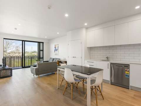 Northcote 3部屋 Must Be Sold - Submit Your Offer!
