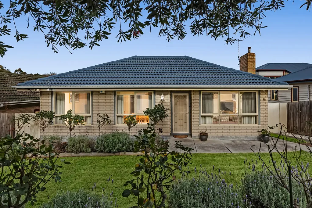 Niddrie 3房  First Time Offered in Over 50 Years – A Rare Opportunity in the Heart of Niddrie