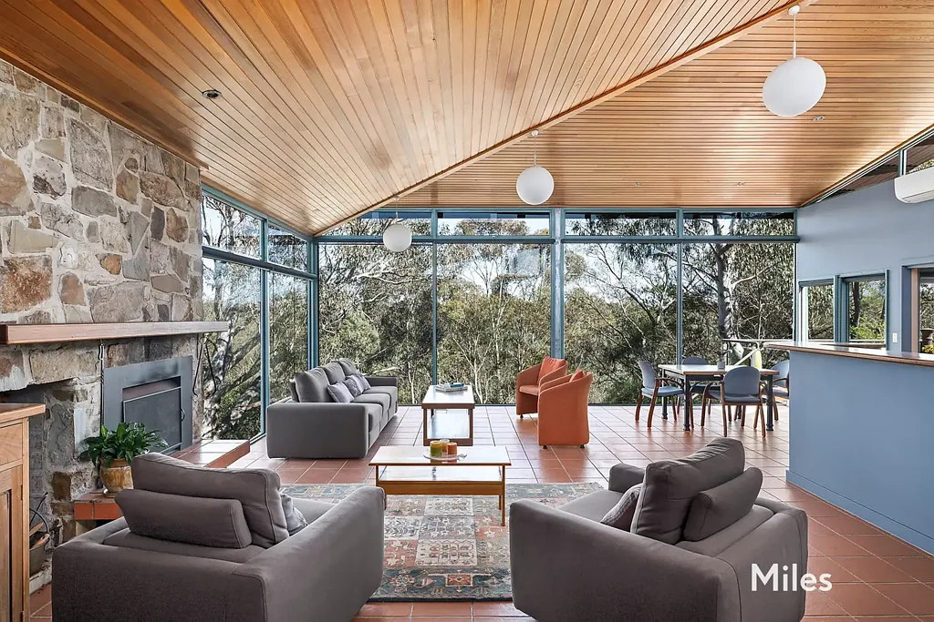 42 Rockbeare Grove, Ivanhoe, VIC 3079