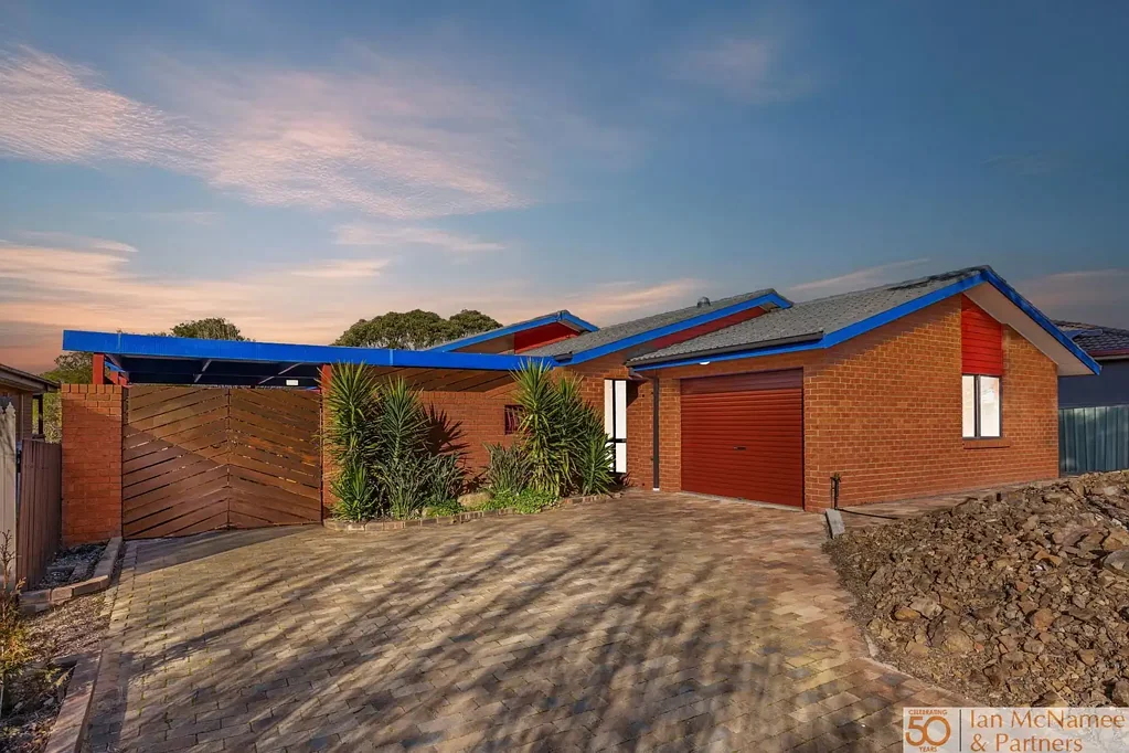 Queanbeyan 3房  Spacious Three-Bedroom Family Home in an Elevated Location