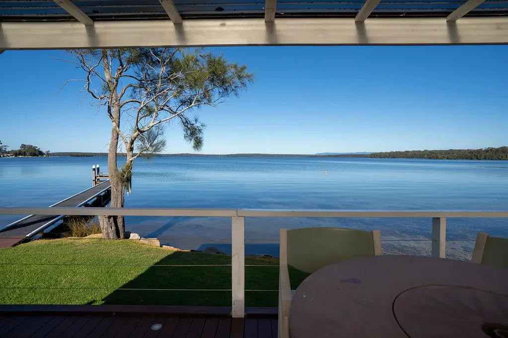 St Georges Basin 5ห้องนอน Remarkable waterfront living in the heart of St Georges Basin