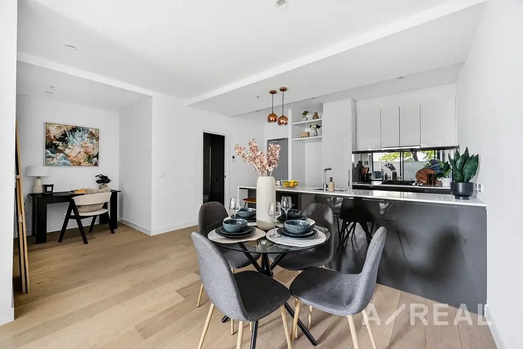 Richmond 1 Bedroom Rare Courtyard Apartment with Study & Secure Parking