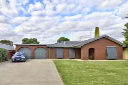 2 Gillespie Crt, Deniliquin