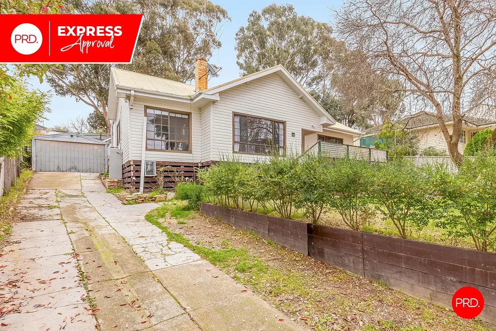 Comfortable Family Home in Convenient Long Gully Location