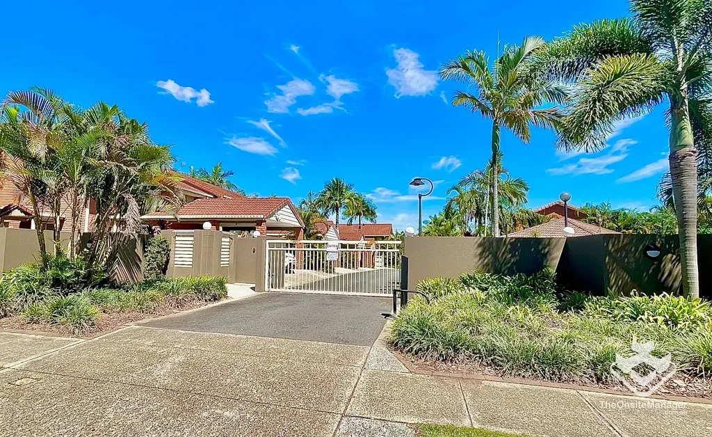 2 Bed Townhouse, $685 for 3 mths ;THEN $730 for 12 mths.  (Total 15 month Lease)