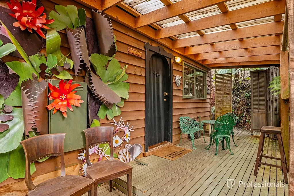 Warburton 2 Bedroom A LITTLE SLICE OF WHIMSY IN THE WOODS!