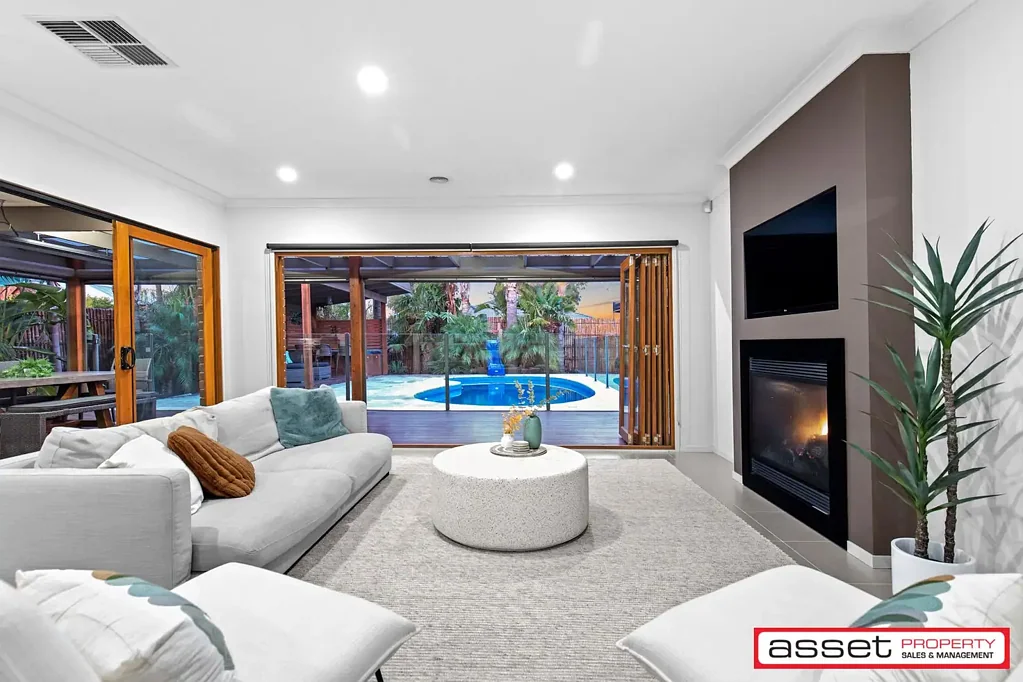 30 McCallum Drive, Cranbourne East, VIC 3977