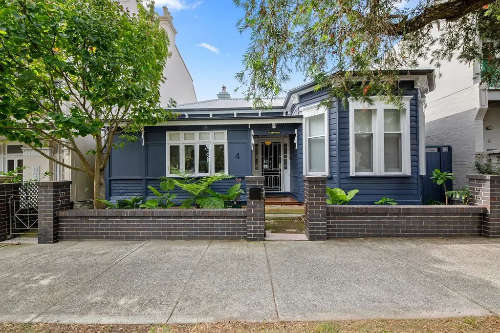 Refurbished Victorian Cottage with Double lock up garage and Pool.