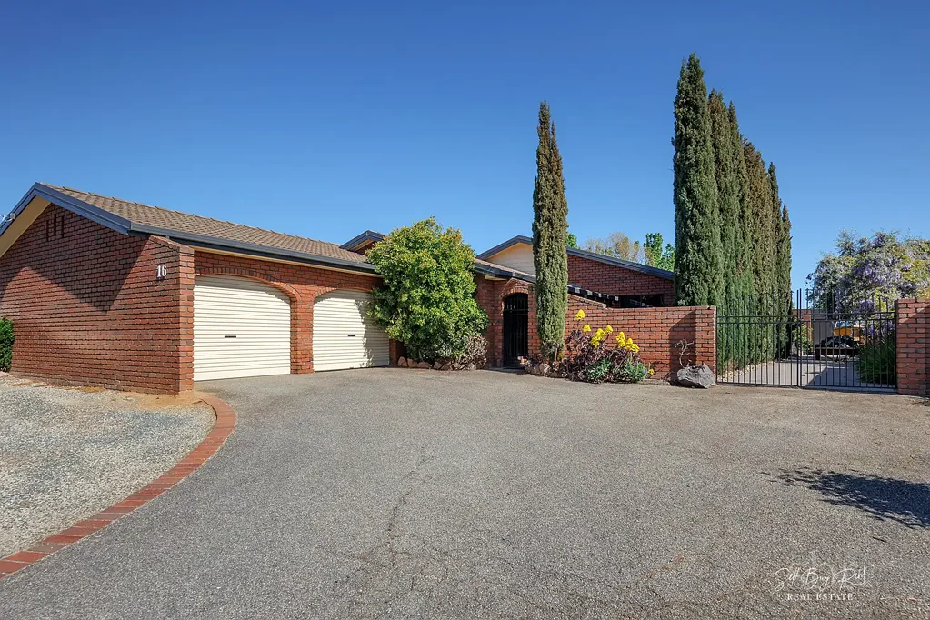 16 DIAMOND DRIVE, Wodonga, VIC 3690