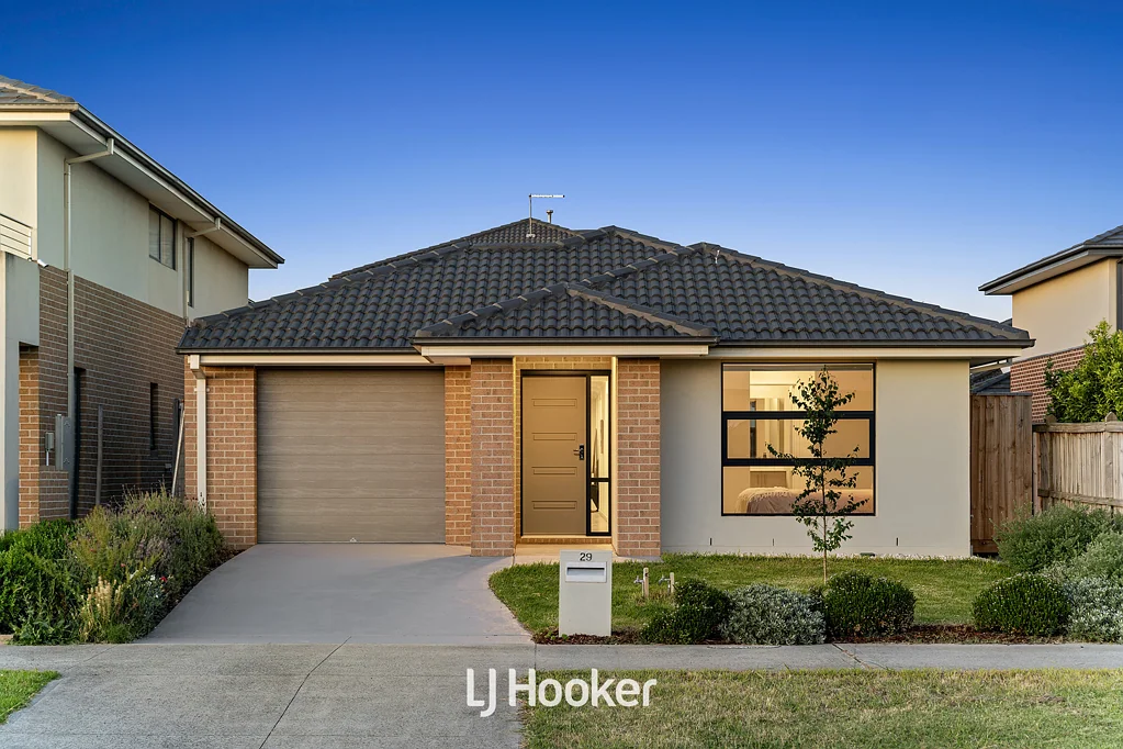29 Tamarind Road, Cranbourne North, VIC 3977
