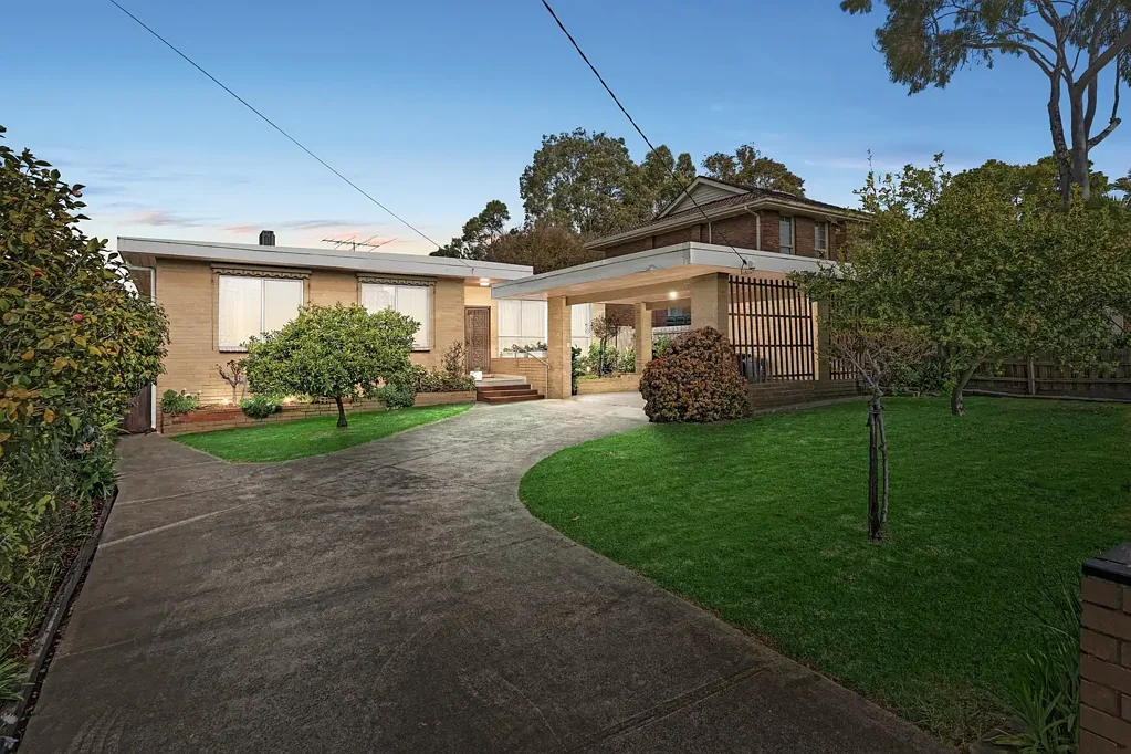 Burwood 3房 复古设计令人赞叹，潜力无限 Retro Design that’s Easy to Appreciate & Packed with Potential
