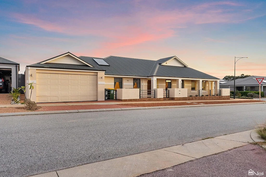 Champion Lakes 4ਬੈੱਡਰੂਮ UNDER OFFER BY TRAVIS GROGAN