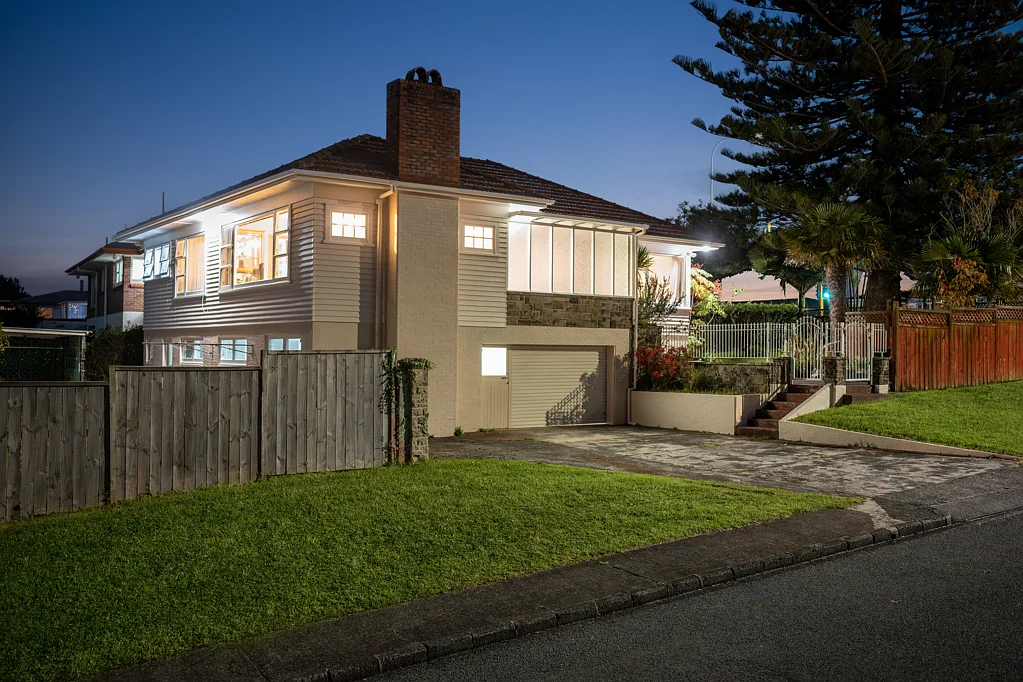 Te Atatu South 4 Bedroom GREAT LOCATION WITH VIEWS