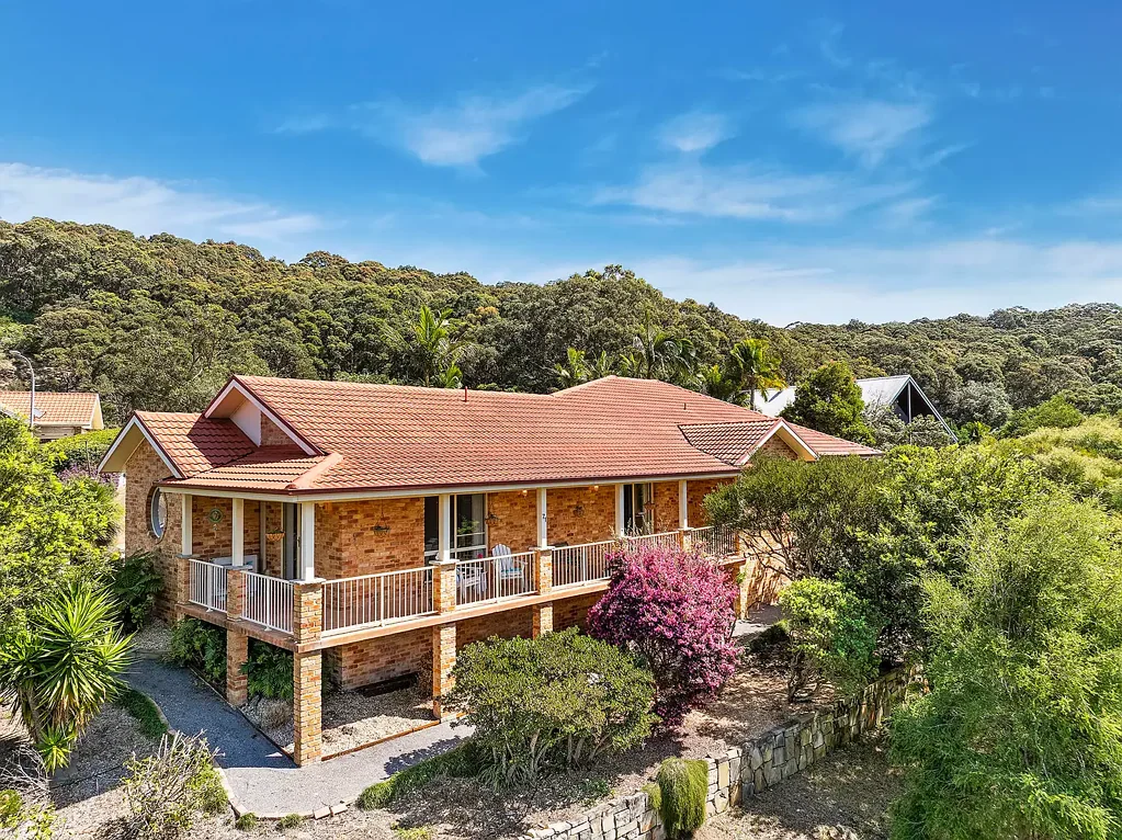 Caves Beach 5 Slaapkamer Elevated Unique Designer Home - Inspection by appointment