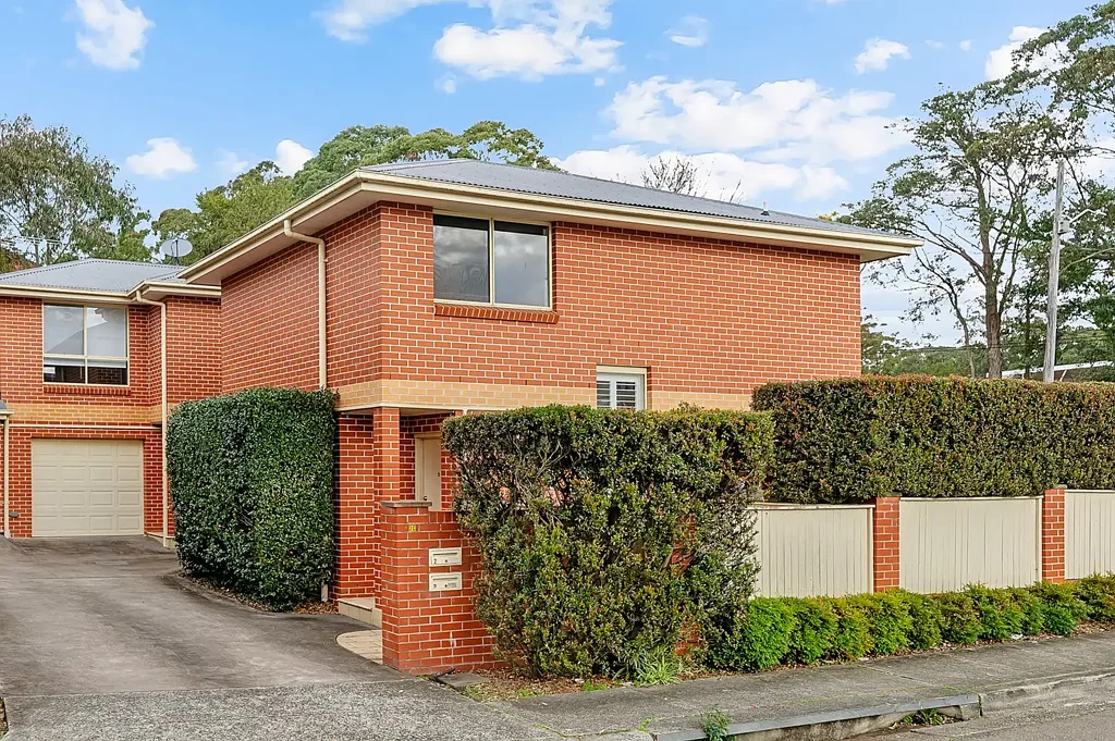 Wahroonga 3कमरा Modern Townhouse with Private Courtyard