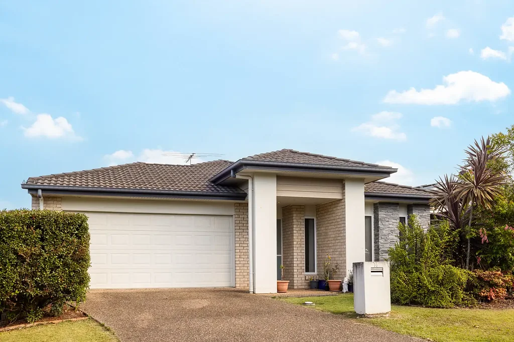 Dakabin 4 Bedroom LARGE LOWSET HOME ON 470M2 BLOCK IN HIGHLY SOUGHT AFTER ESSENCIA ESTATE!!