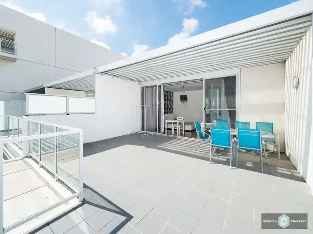 Massive 3 Bedroom Apartment with Quality Timber Floor