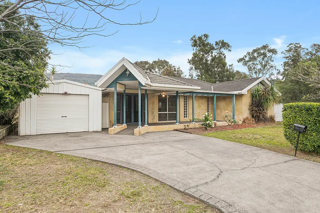 Albion Park 3 Slaapkamer Peaceful Location Adjoining Reserve in Sought After Cul-De-Sac