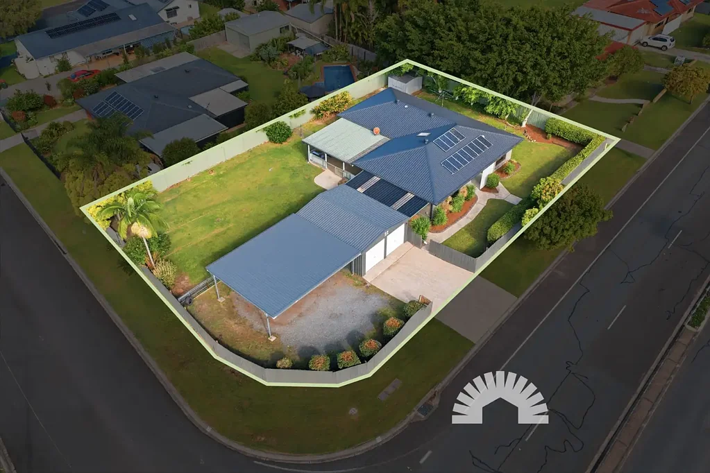Morayfield 4房 街角1220平米 2车库棚屋 3车位储物 宽敞庭院 太阳能系统 An amazing Development Opportunity with two street frontage (1,222m2)