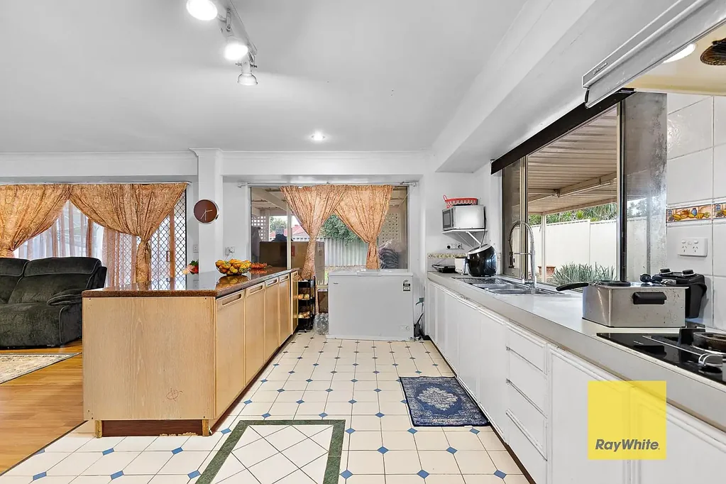 Thornlie 4ห้องนอน Light Filled Family Living in Convenient Thornlie Location