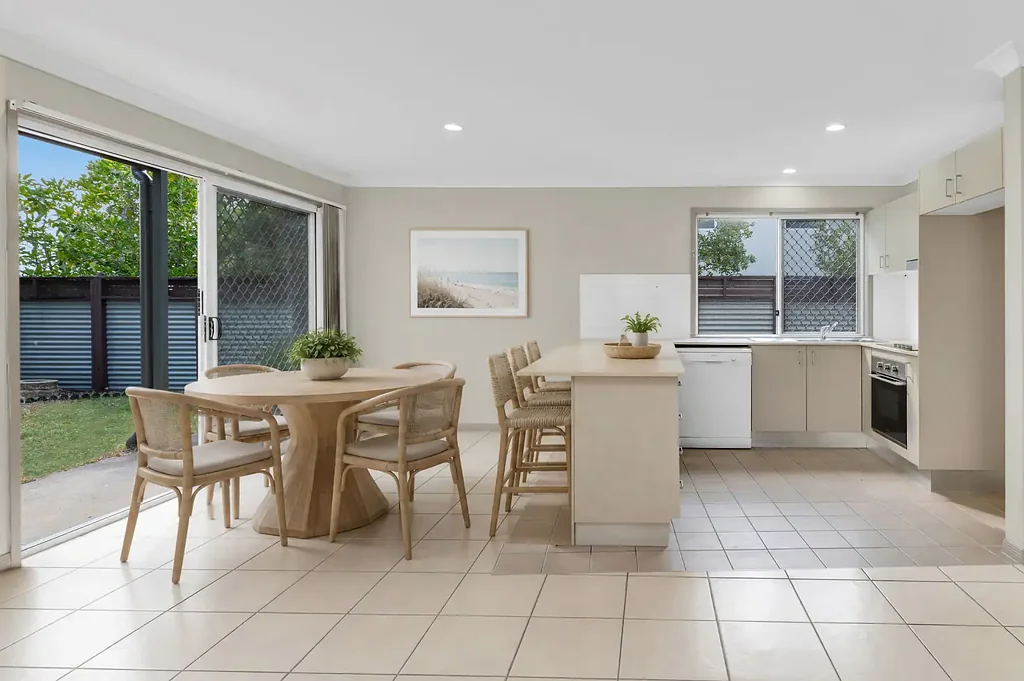 Upper Coomera 5房  Spacious Five-Bedroom Townhouse in the Prestigious Diamond Hill Complex