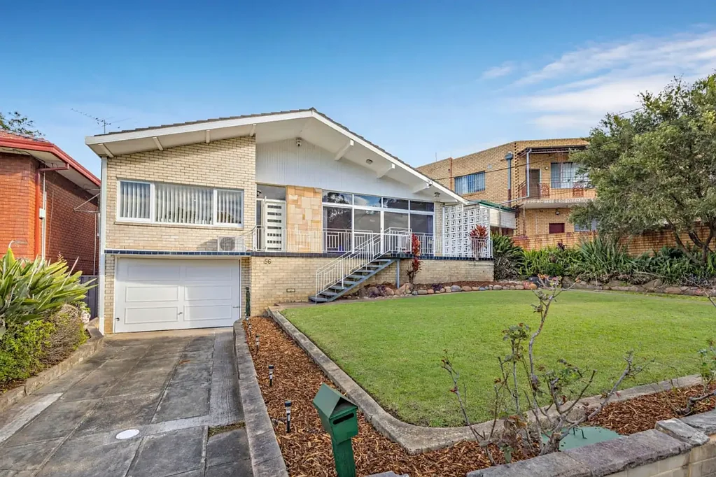 Strathfield 3ห้องนอน Spacious Family Home with Modern Updates and Prime Potential