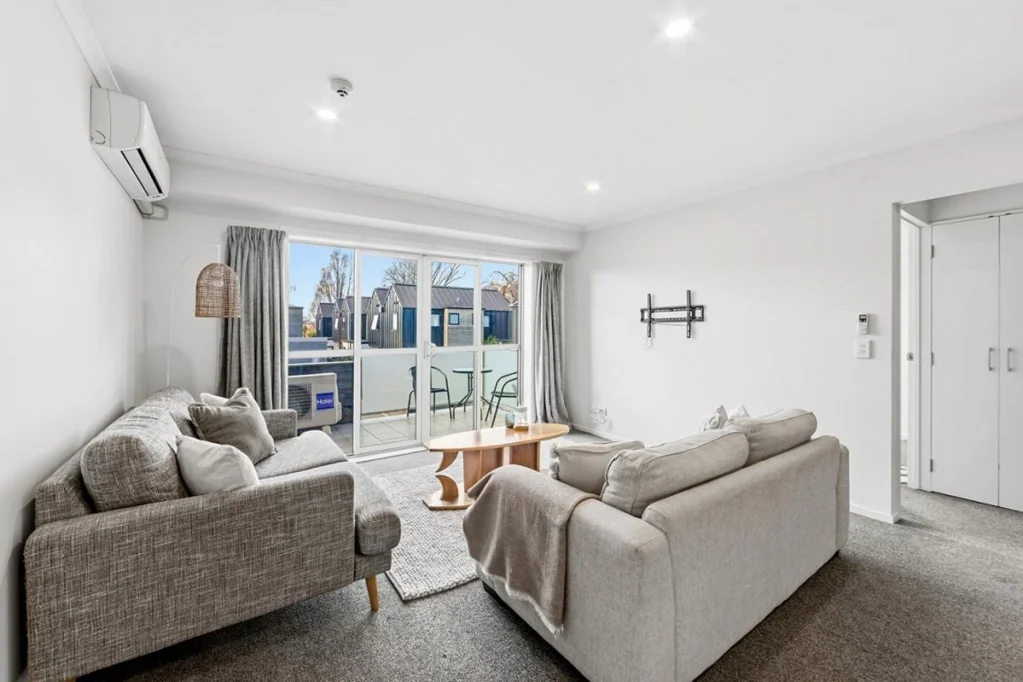 Christchurch Central 3房  A Rare Three-Bedroom with Secure Parking