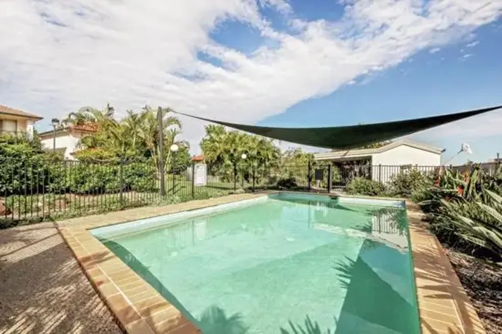 Family Friendly Townhouse in Wishart Primary and Mansfield High Catchment