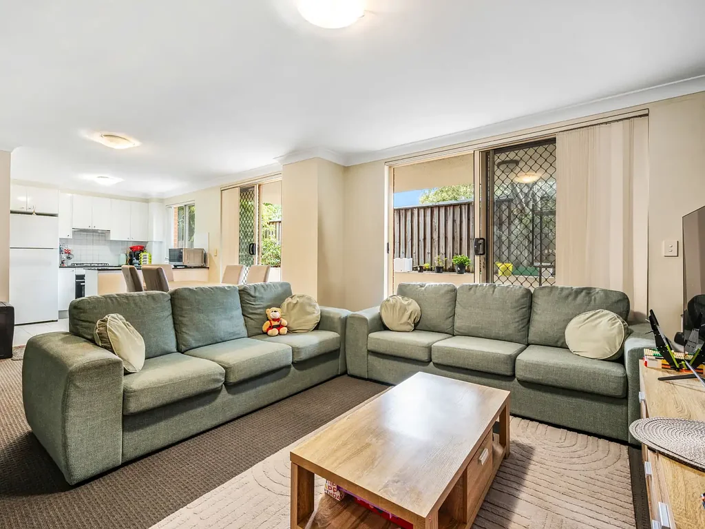 Ashfield 2房 Haberfield交界精装 两卧宽敞带套间 私人庭院娱乐 开放式厨餐区 现代电器近商圈 Spacious Courtyard Living in a Prime Inner-West Pocket