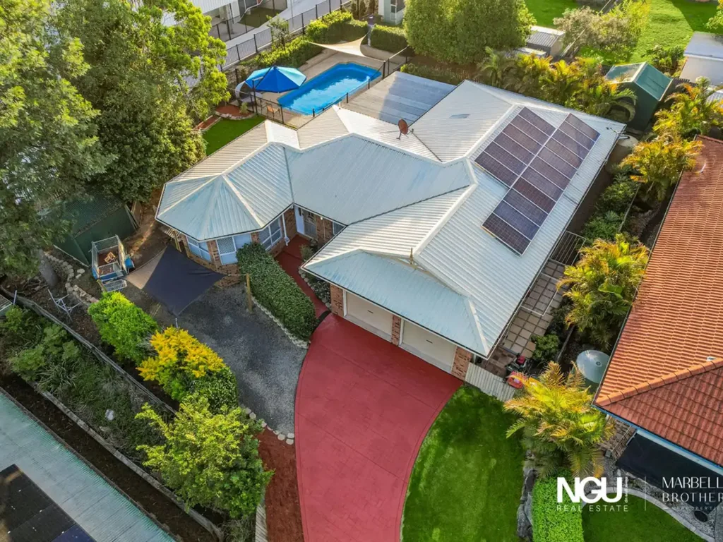 Silkstone 4房  精装即入的豪华家庭住宅，位于宁静的死胡同内  MOVE-IN READY EXECUTIVE FAMILY HOME IN QUIET CUL-DE-SAC