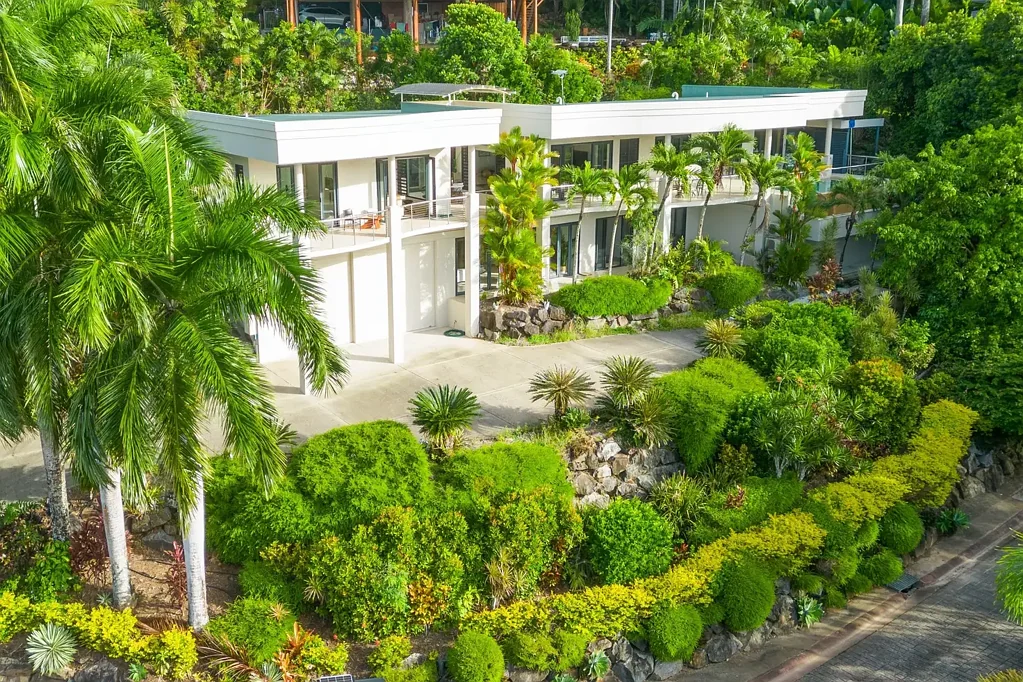 Trinity Beach 5房  Expansive residence with unparalleled ocean views.