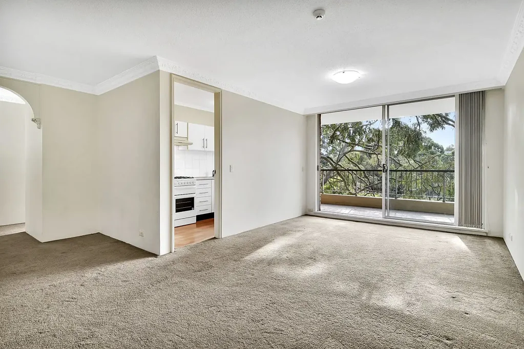 PRIME ARTARMON LOCATION CLOSE TO SCHOOLS, SHOPS & RAIL