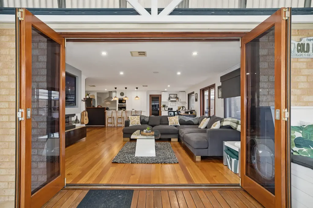 Secret Harbour 4房  Designed for Family. Built for Entertaining.