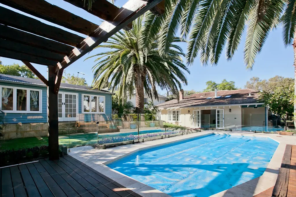 Stroll to the beach, your local cafe' or relax beside the sparkling swimming pool...